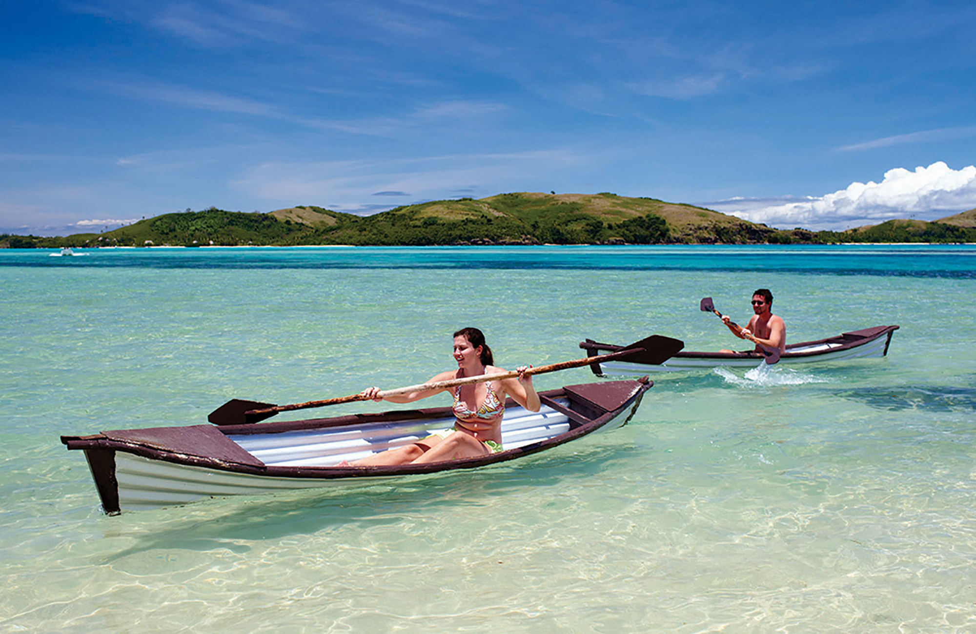 Utforska Fiji och dess magiska stränder med en kajak